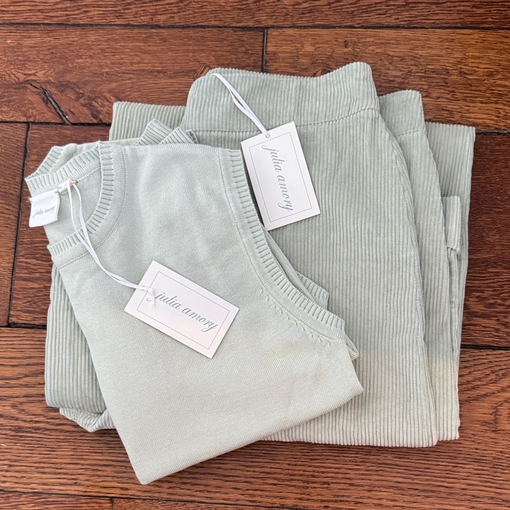 Julia Amory outfit medium NWT